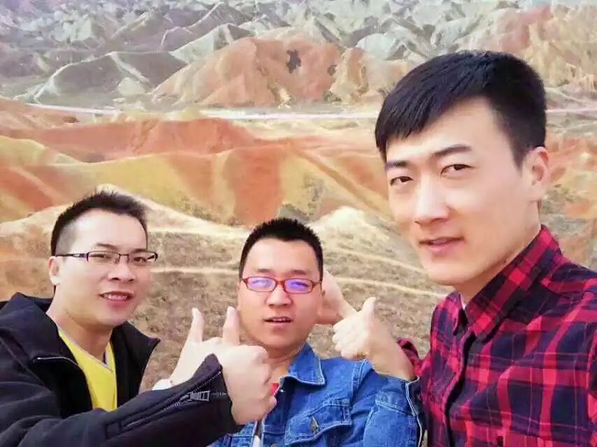 三人在张掖考察.jpg 图片
